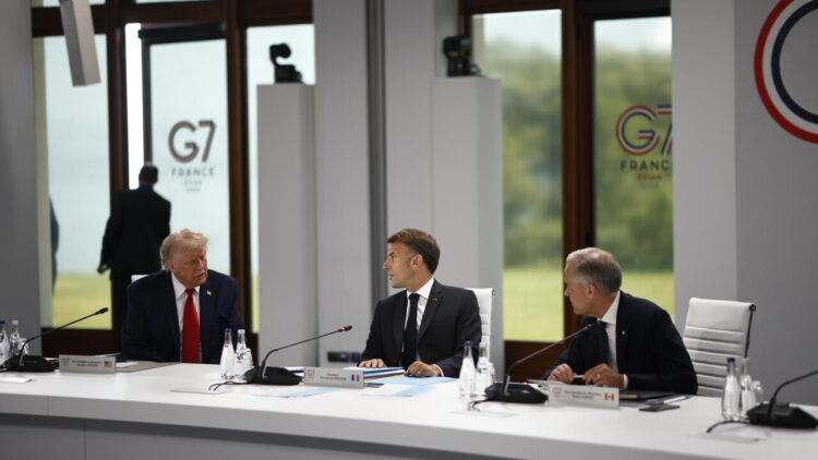 Macron e Carney in visita nelle isole francesi ribadiranno ‘sovranità delle nazioni’