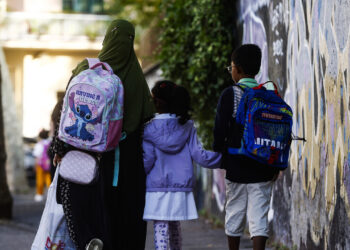 Il figlio della docente aggredita ‘mia madre è forte e vuole tornare a scuola’