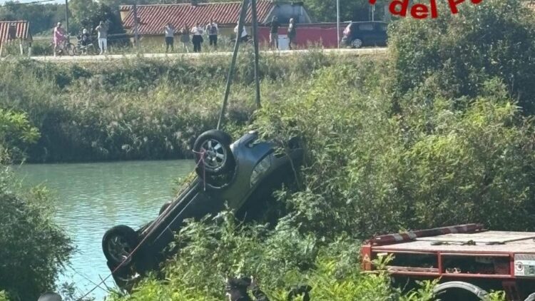 Trovata e ripescata l’auto precipitata nel fiume Livenza, all’interno un uomo e due cani