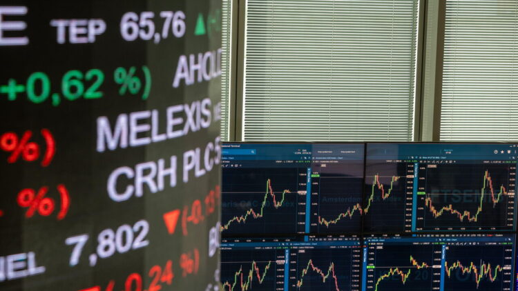 Borsa: l’Europa in rosso guarda al Medio Oriente, Brent verso 110 dollari