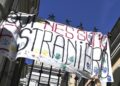 Striscione tolto a scuola: presidio di protesta a Genova