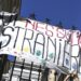 Striscione tolto a scuola: presidio di protesta a Genova