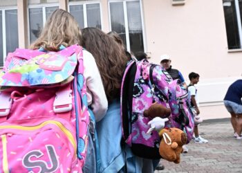 Bimbo di 6 anni trovato con coltello di 13 centimetri nello zaino a scuola