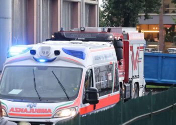 Auto fuori strada nel Cuneese, morto 26enne e ferita la moglie incinta