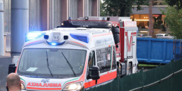 Auto fuori strada nel Cuneese, morto 26enne e ferita la moglie incinta