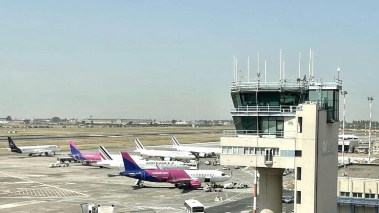 Cenere lavica dell’Etna, sospese le attività di volo a Catania