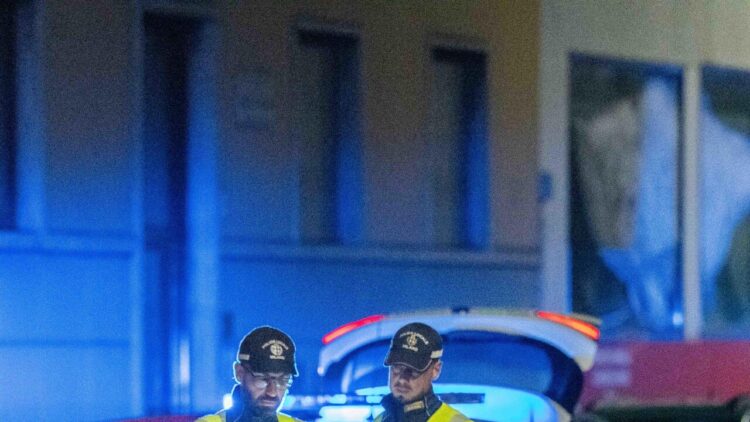 Finisce in moto contro una balaustra, morto 47enne a Milano