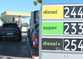Mini-ritocchi al rialzo per i carburanti, benzina a 2,053 euro al litro