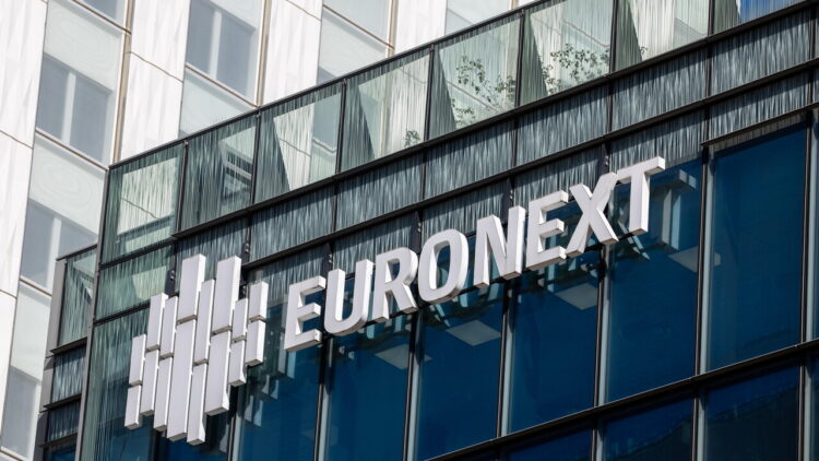 Borsa: l’Europa sale mentre il petrolio scende