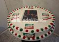 Berlusconi, una maxi torta per i 90 anni: dolce da 10 chili con foto del Cav che ‘pulisce’ la sedia di Travaglio da Santoro