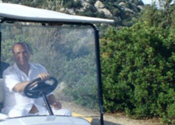Berlusconi, figli e amici storici arrivati in Sardegna: pranzo di famiglia a Villa Certosa in ricordo del Cav