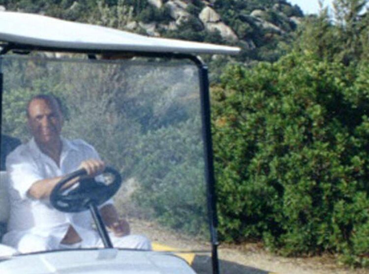 Berlusconi, figli e amici storici arrivati in Sardegna: pranzo di famiglia a Villa Certosa in ricordo del Cav