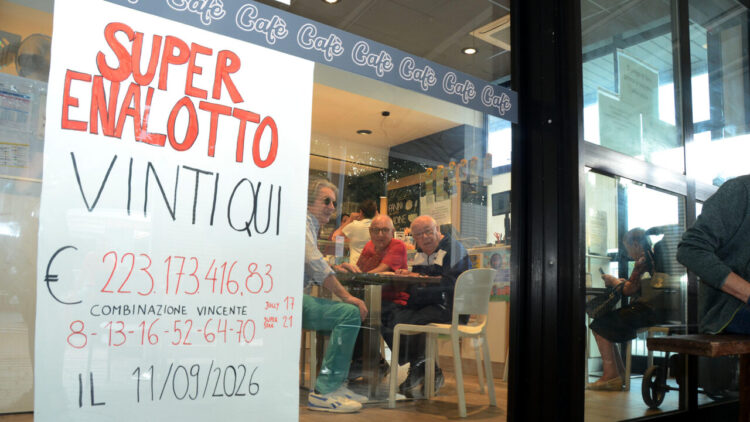 SuperEnalotto: entusiasmo a Oggiono per la vincita milionaria: ‘E’ uno di qui’