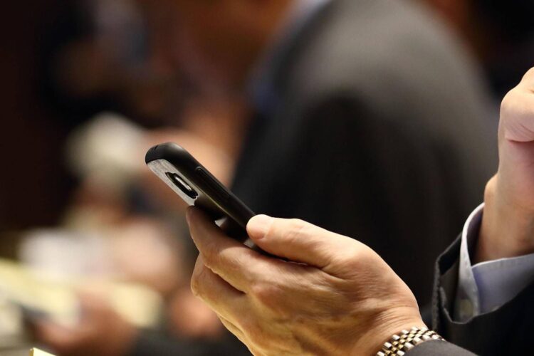 Truffa da 36 milioni di euro, l’ex presidente di Fideuram ingannato su WhatsApp