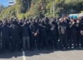 “Fermate le barche di migranti”, Dover bloccata dalla protesta di centinaia di incappucciati
