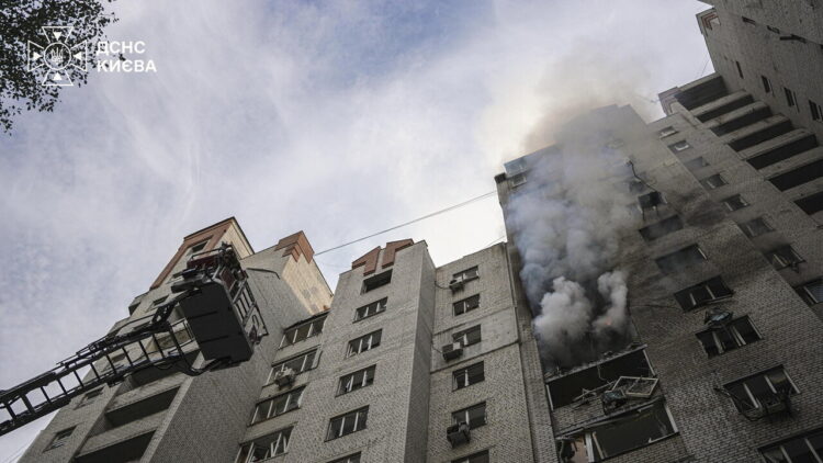 Kiev, ‘raid russo su palazzo di uffici in pieno giorno, 3 morti’