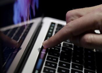 Fingersi testate affidabili, in un anno +850% disinformazione russa
