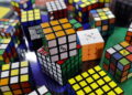 Bimba cinese di sei anni stabilisce due record mondiali al Cubo di Rubik in tre giorni