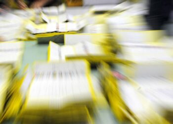 Sondaggio politico: Fdi stabile al 26,4%, Pd sotto la soglia del 20%