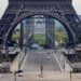 “Arrivano gli indù, via le donne”: la Torre Eiffel allontana le dipendenti