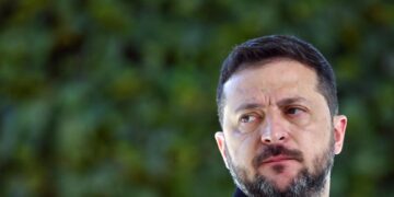 Ucraina, Zelensky propone a Putin incontro al G20 di Miami. Cremlino: “Venga a Mosca”