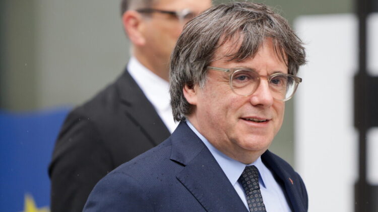 Il Tribunale Supremo ha revocato l’ordine di arresto per Puigdemont
