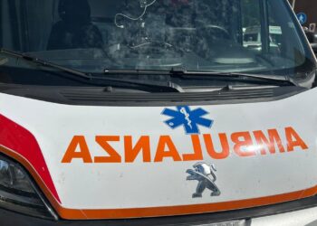 Bambina investita da un’auto nel cortile di casa, è grave