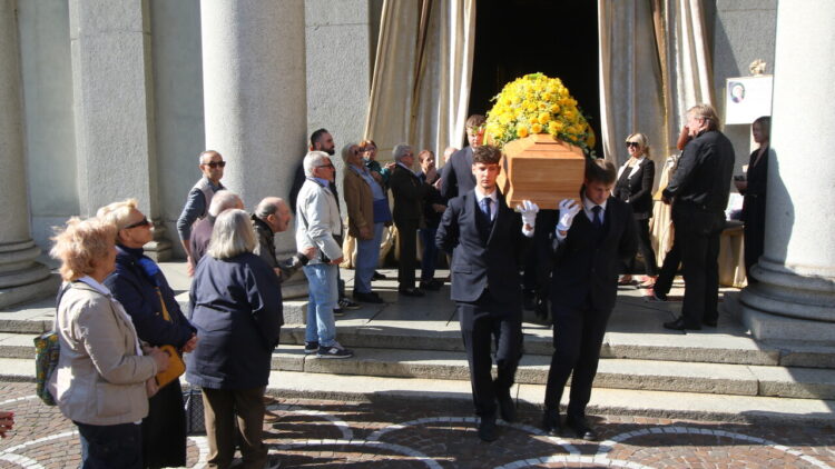 Wilma De Angelis, funerali nella sua Corvetto sulle note di ‘Nessuno’