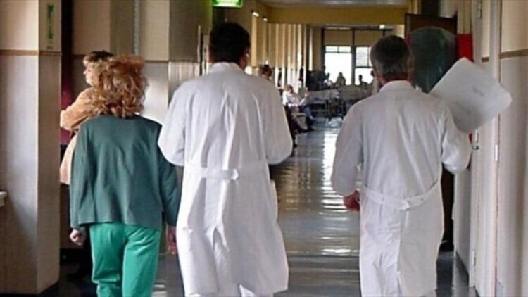 Sindacato medici, nel 2025 + 150% dimissioni, superati i pensionamenti