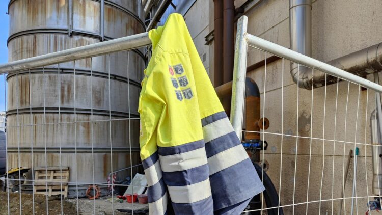 Cade da una impalcatura a Rimini, operaio muore in ospedale