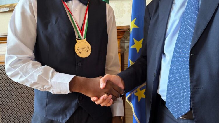 Valditara premia lo studente che salvò la prof, ‘orgogliosi di te’