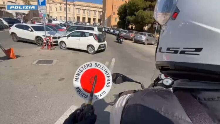 Nasconde 20 chili di hascisc nel freezer, arrestato a Cagliari