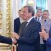 Schroeder da Putin per il compleanno, Merz ‘profondamente indignato’