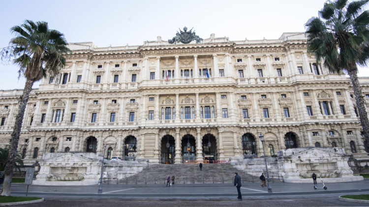 Certificati e Cpr, la Cassazione annulla la sospensione per tre dottoresse