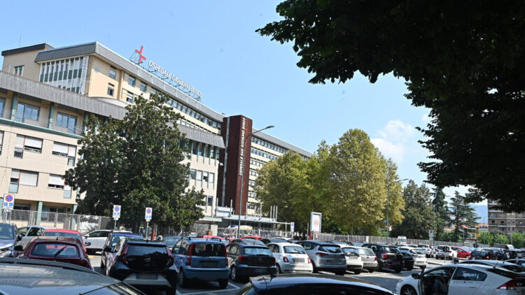 Aggredisce un medico in pronto soccorso a Torino, arrestato dalla polizia