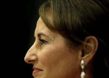 Ségolène Royal denuncia la ‘repressione’ degli studenti in Francia