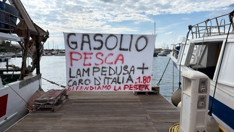 Pescatori Lampedusa ancora fermi per il caro gasolio, domani tavolo a Palermo