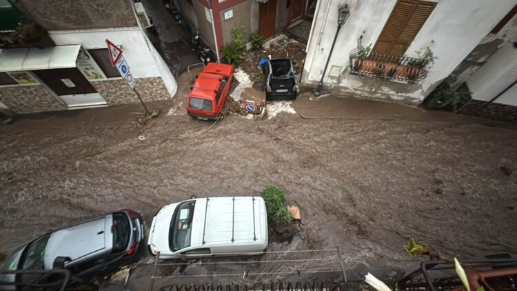Nubifragio a Lipari, liberate le famiglie rimaste intrappolate a casa