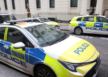 Shock in Gb, fu un suicidio collettivo l’annegamento di 3 sorelle a Brighton