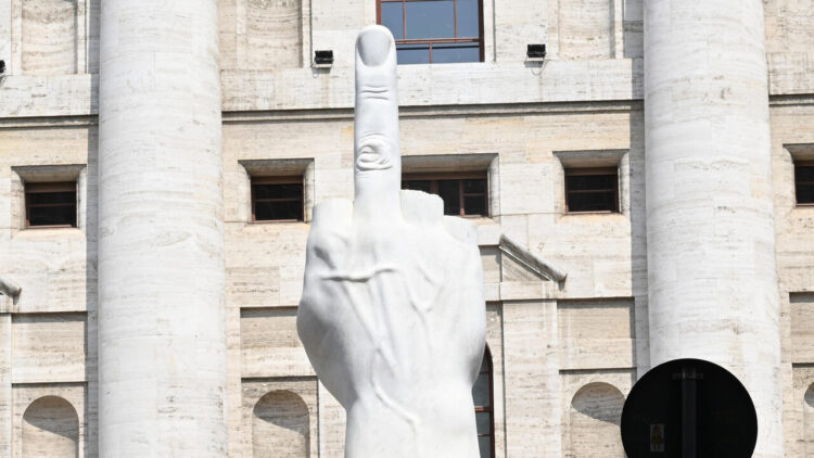 Borsa: l’Europa riduce le perdite con i bond, Milano -0,6%