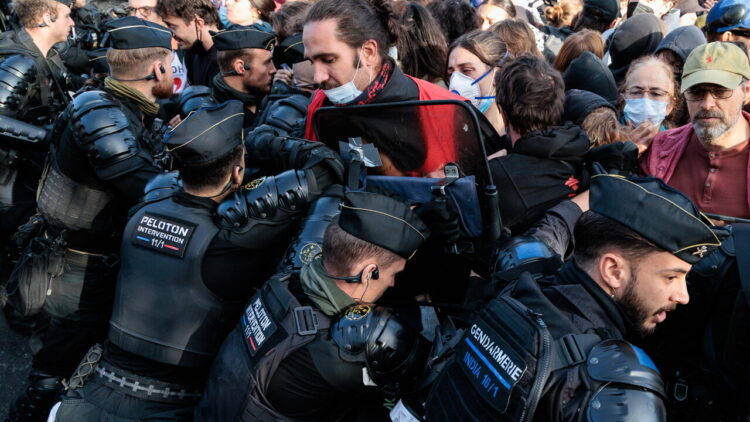Via a manifestazioni studenti in Francia, tensione in diverse città