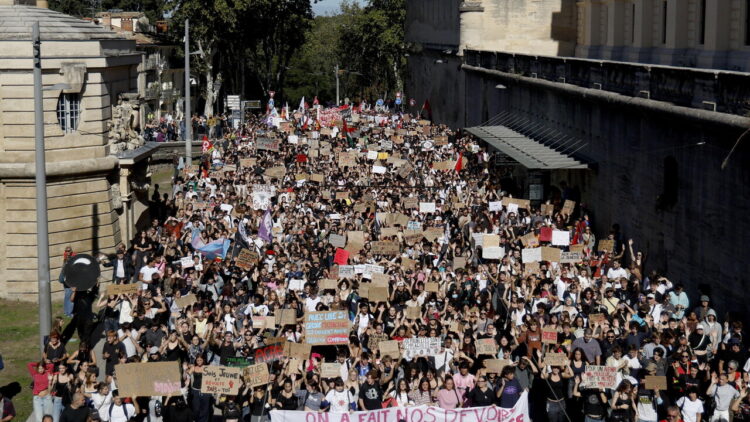 Ancora blocchi studenteschi in Francia, verso possibile ‘convergenza’ con gilet gialli