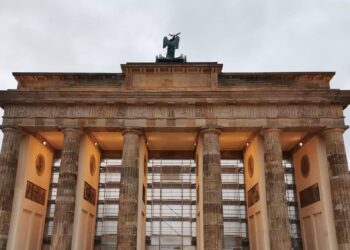 Germania, allarme intelligence: “Rischio conflitto violento con la Russia, in atto guerra ombra contro di noi”