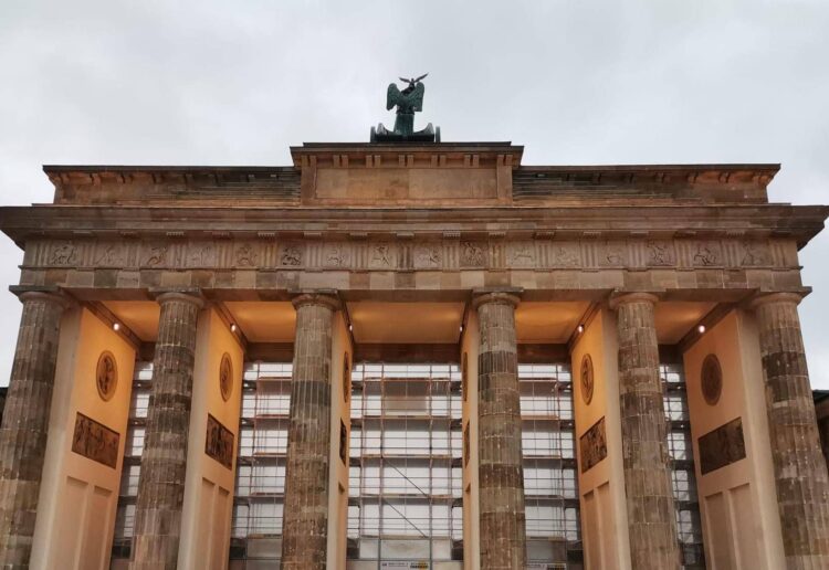 Germania, allarme intelligence: “Rischio conflitto violento con la Russia, in atto guerra ombra contro di noi”