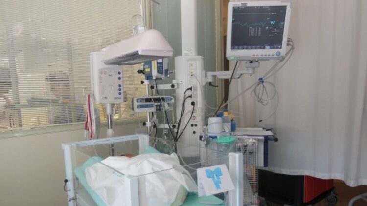 Morta a 18 mesi per un’infezione dopo la nascita, il gip dispone nuove indagini