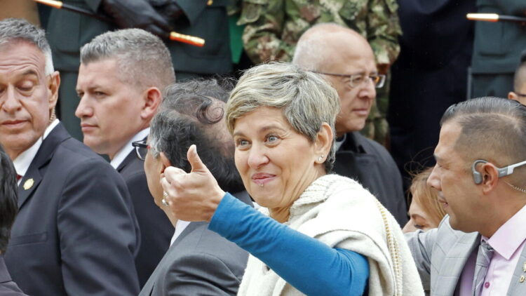 Droga su voli militari, sotto accusa l’ex ‘first lady’ colombiana