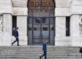 Borsa: Milano tiene con l’Europa in attesa di Wall street, spread a 104 punti