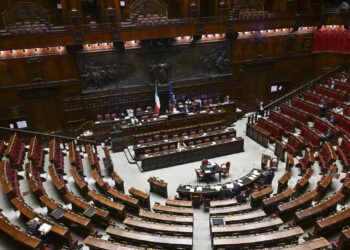 Legge elettorale: il governo pone la questione di fiducia sugli articoli 1-2-3