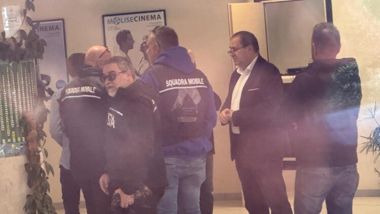 Morte avvelenate, al via l’ultima perquisizione nel liceo di Casacalenda