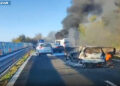 Assalto a un portavalori in A14 a Foggia, mezzi in fiamme e chiodi sull’asfalto